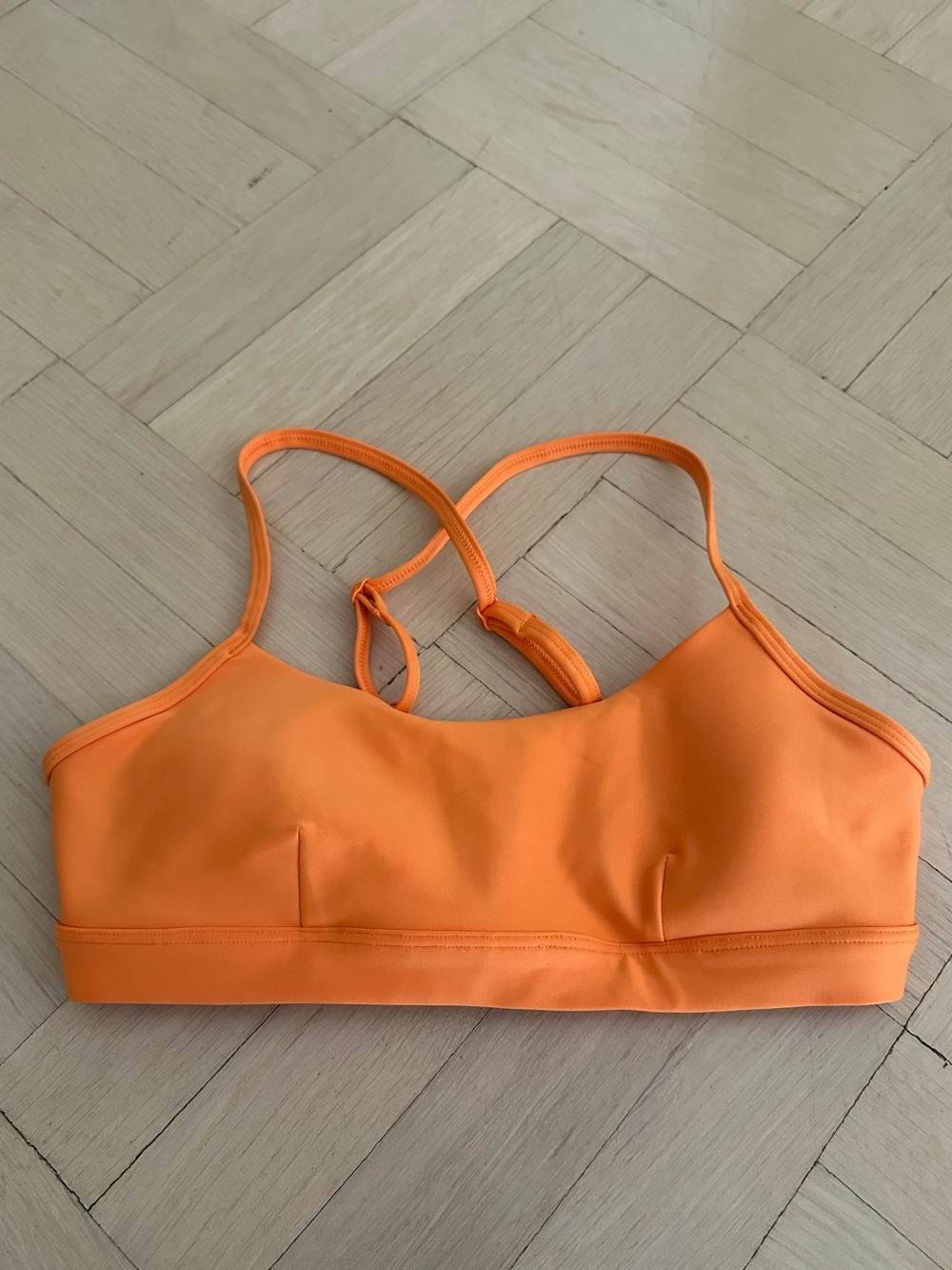 Alo Yoga Airlift Intrigue Bra Orange Satsuma Breeze Small